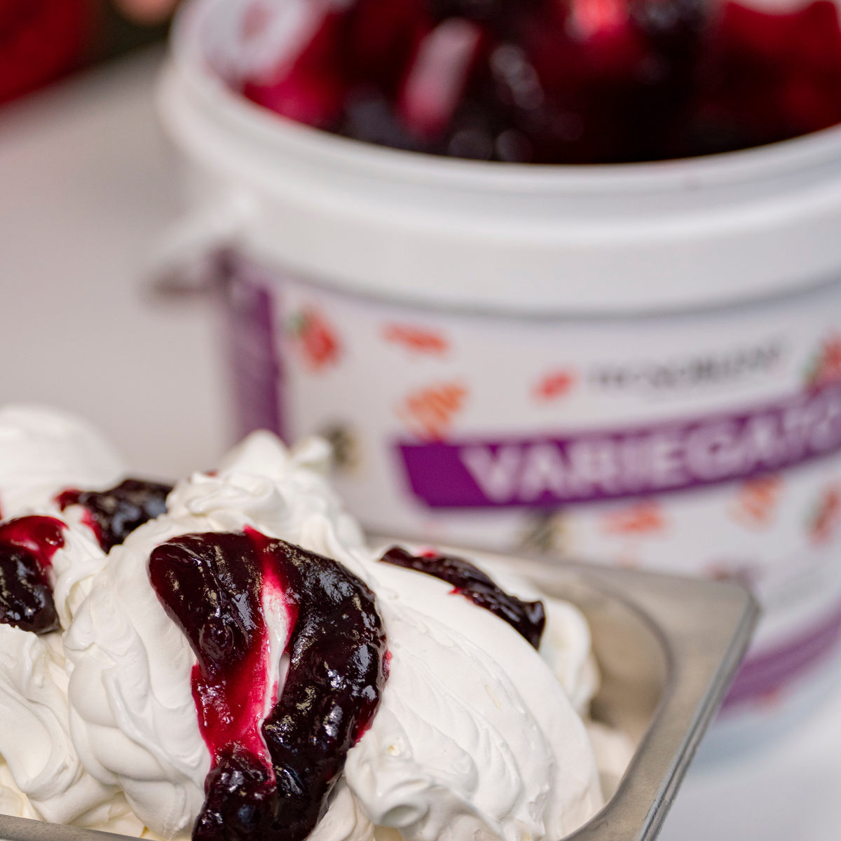 1.5 kg Yogurt and berry ice cream mix, high in protein and with no added sugars